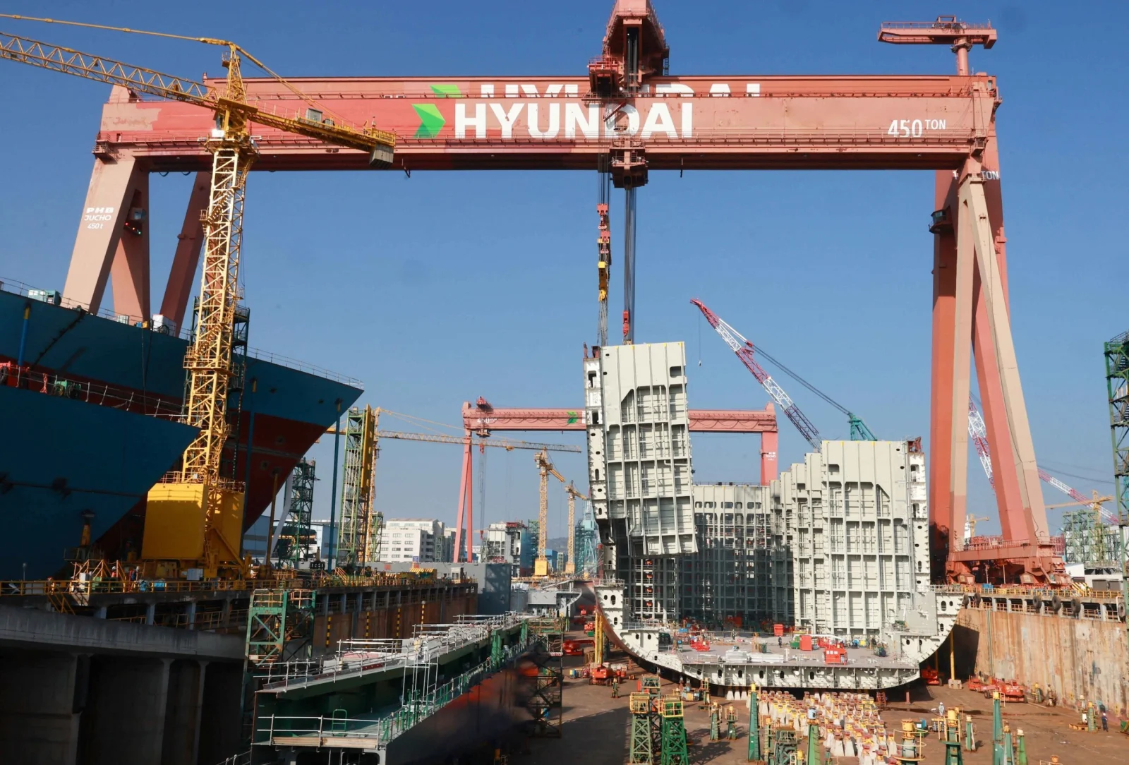 Asyad awards $310m contract to Korean shipbuilder