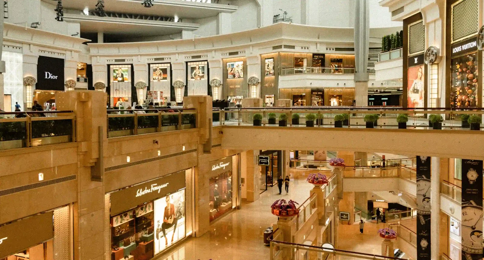 Dubai retail property sales value jumps 177% as leasing turns selective