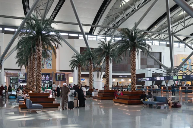 Oman airports draw less traffic and fewer passengers