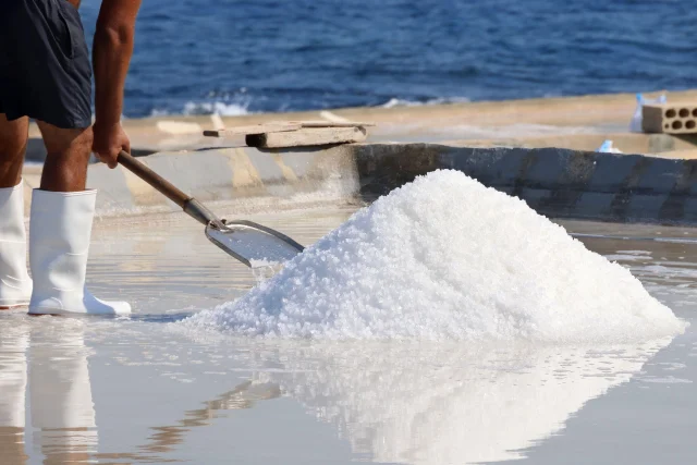 Oman awards $1bn marine salt mining contracts to SMEs