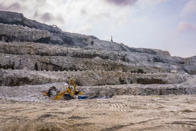 Oman seeks local bidders for limestone mining sites