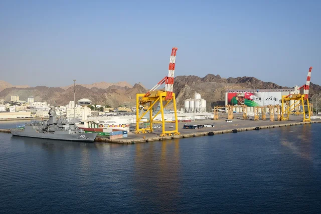 Re-exports help Oman to weather regional trade disruption