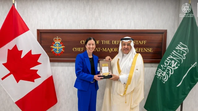 Saudi and Canadian defence officials review military cooperation
