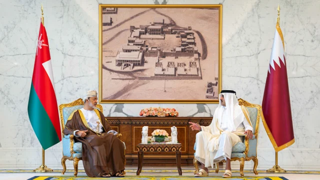 Sultan Haitham visits Qatar for leadership talks